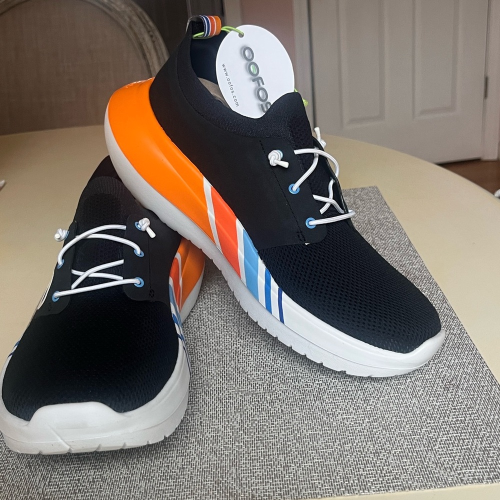 NWT OOFOS NYC Stride Limited Edition sneakers! 👟✨